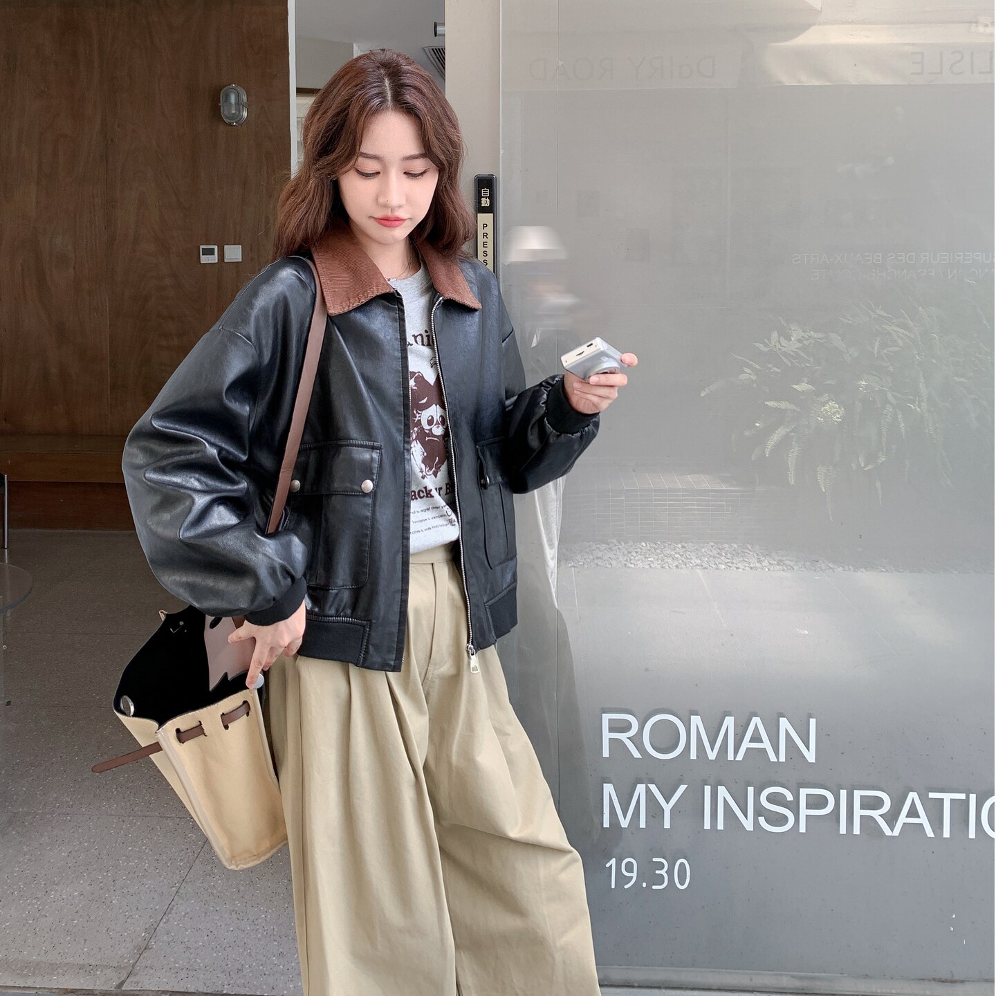 黑色撞色翻领皮衣外套女2025秋季新款韩系复古高级感休闲机车夹克,女装皮衣,2C177
