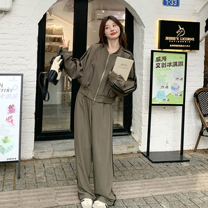 军绿色休闲运动阔腿裤套装女2026春秋新款三条杠时尚棒球服两件套图片