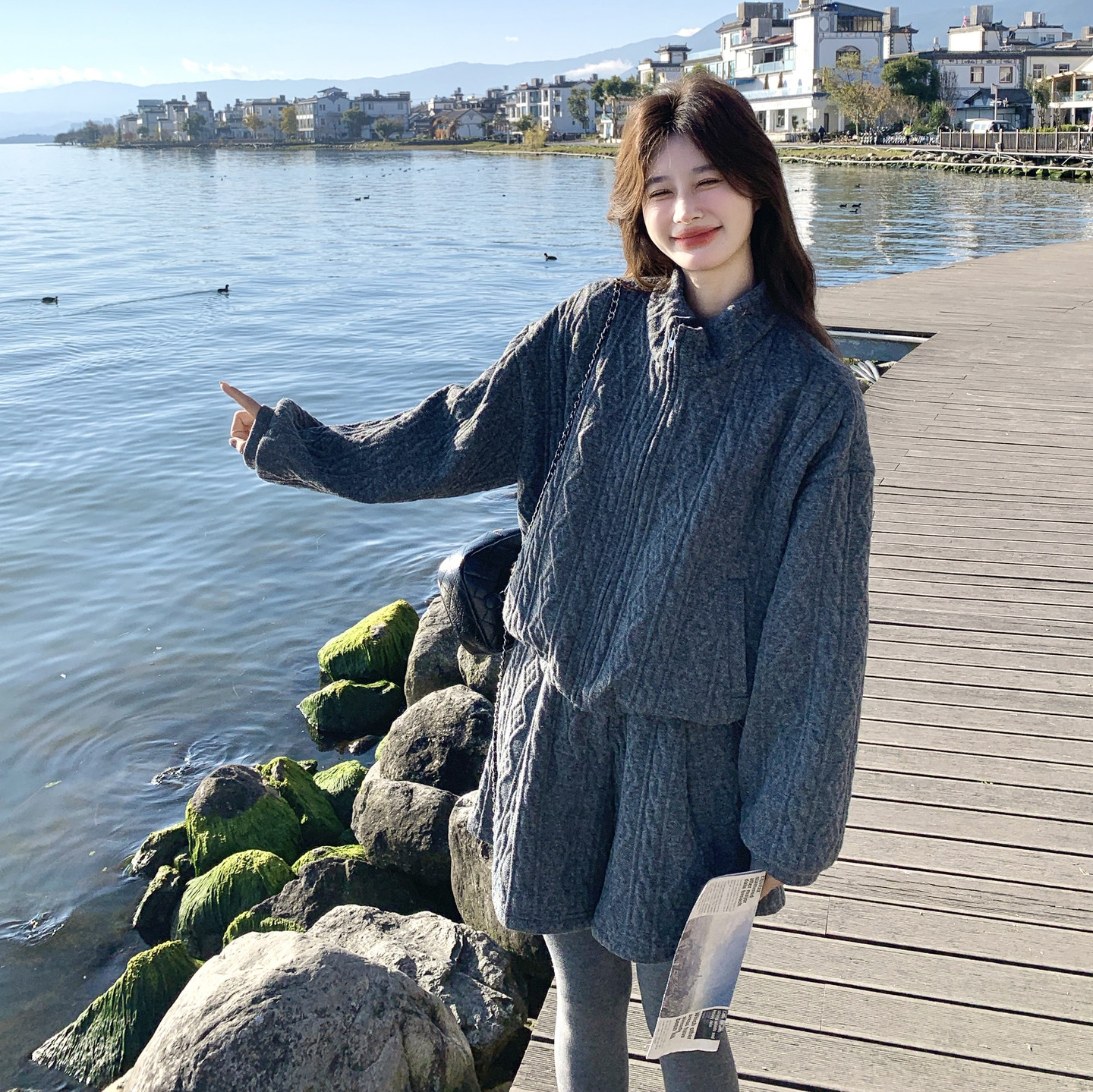灰色慵懒风针织毛领开衫套装女秋冬季松弛感休闲运动短裤两件套,女装套装/套裙,2C166