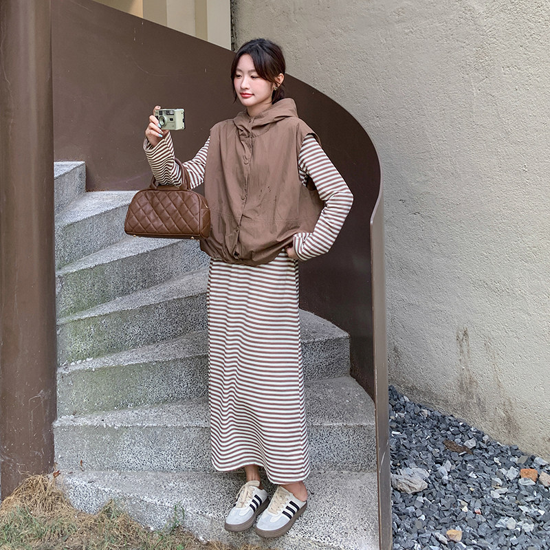 法式条纹休闲连衣裙套装女2025年秋季新款收腰显瘦连帽马甲两件套,女装连衣裙,2C135