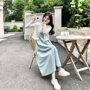 休闲风穿搭牛仔吊带连衣裙配开衫女初春秋超火好看高级感长裙套装图片