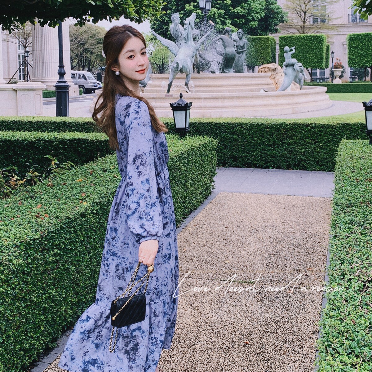 法式气质V领碎花连衣裙女2024秋季新款女神范收腰显瘦长袖茶歇裙,女装连衣裙,2C137
