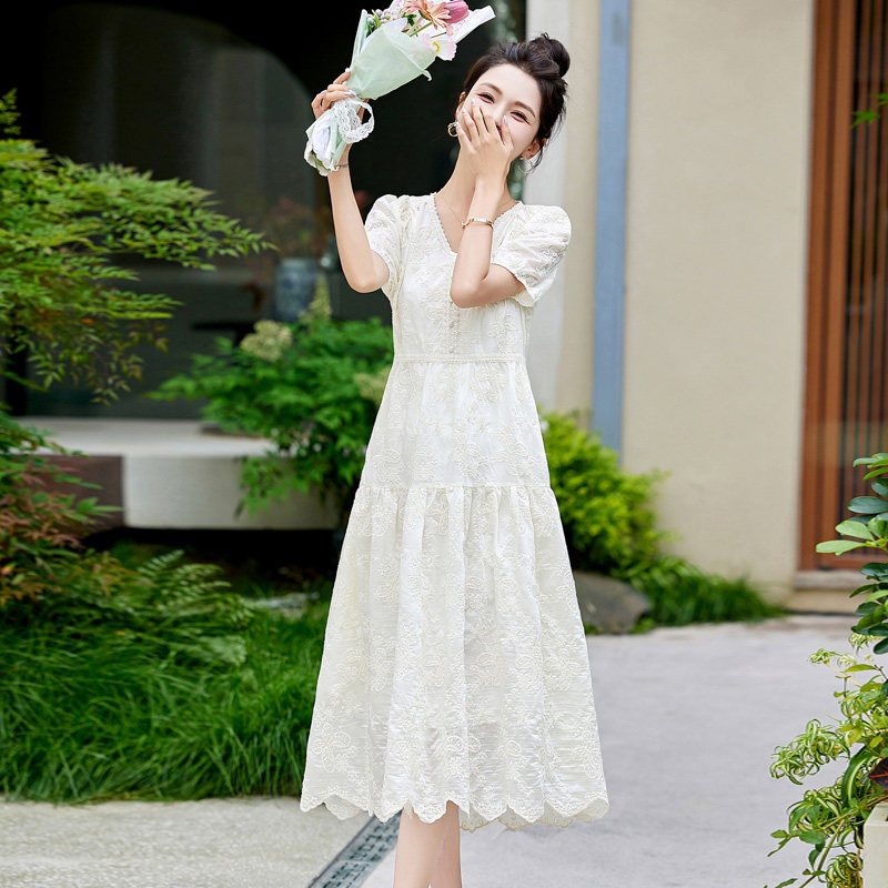 2025新款夏季女装V领木耳边显瘦减龄泡泡袖长款连衣裙,女装连衣裙,丽莎妳雅