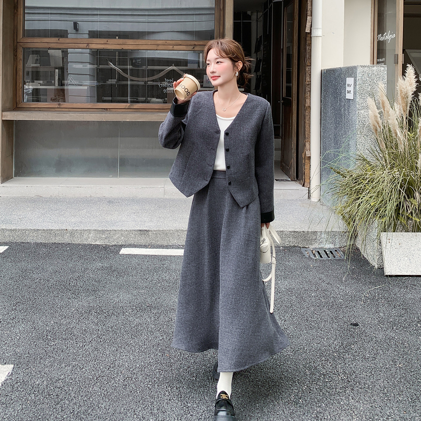 灰色小香风毛呢套装裙女2025冬季新款通勤风减龄外套半身裙两件套图片