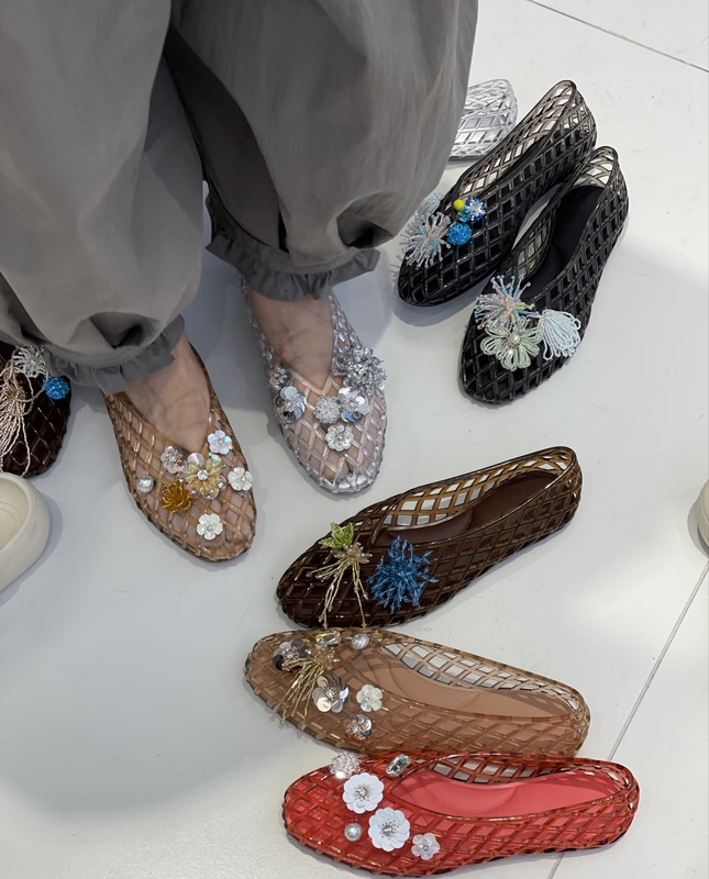 Cross-Border V-Shaped New Crystal Jelly Shoes, European and American Fashion Versatile Comfortable Flat Shoes, Casual Sandals, Mesh Shoes for Women