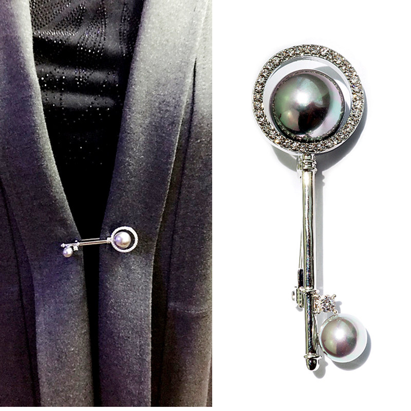Happy Korean Pearl Key Brocky Woman Simply Decorate Needle Coat Button Accessed Sweater Shoulder Clothes