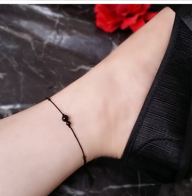 Đổi mới nguyên bản mã não đỏ đen làm bằng tay dây đỏ rất mỏng vòng chân nam nữ vài mẫu đơn giản trung chuyển chống nhỏ những mẫu lắc chân đẹp nhất