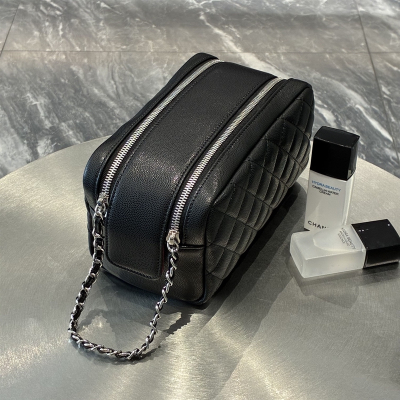Caviar-Patterned Genuine Leather Quilted Large-Capacity Toiletry Bag, Cowhide Travel Chain Wash Bag, Skincare Storage Caviar-Patterned Genuine Leather Quilted Large-Capacity Toiletry Bag, Cowhide Travel Chain Wash Bag, Skincare Storage