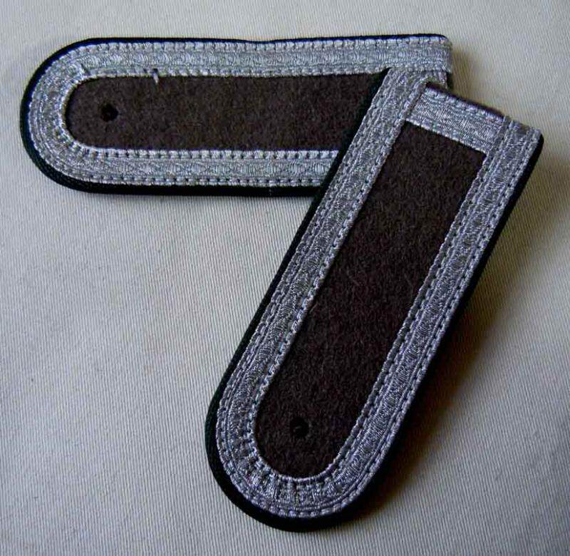 Original democracy Germany East German sergeant shoulder chapter green wire wire wire soldier shoulder chapter