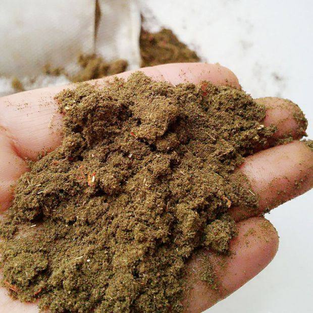 Artemisia leaf package foot powder to remove cold and damp warm bath old cold legs soak feet safflower Dinggui Chuanxiong