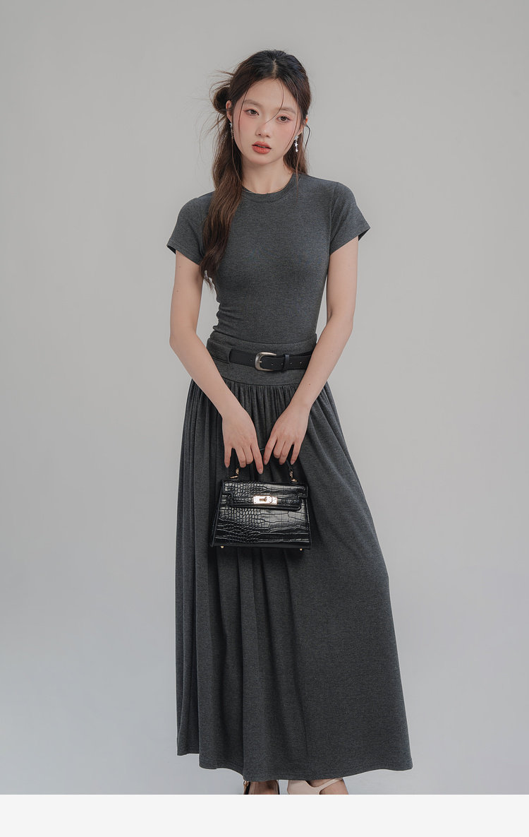 Стильные костюмы loveheynew气质简约时尚套装女春夏新款修身显瘦短t半身裙两件套