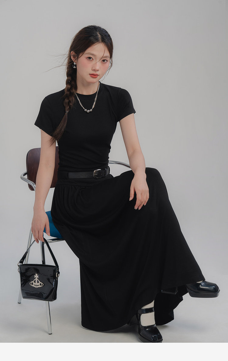 Стильные костюмы loveheynew气质简约时尚套装女春夏新款修身显瘦短t半身裙两件套