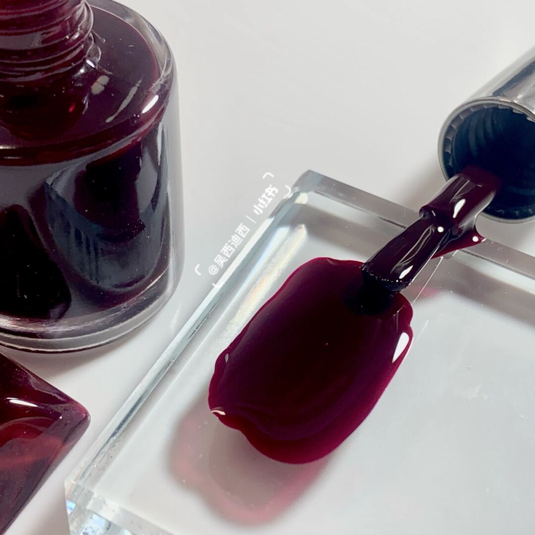 No one knows more than wine red. BIWI oil nail oil 30 cherry rum is red