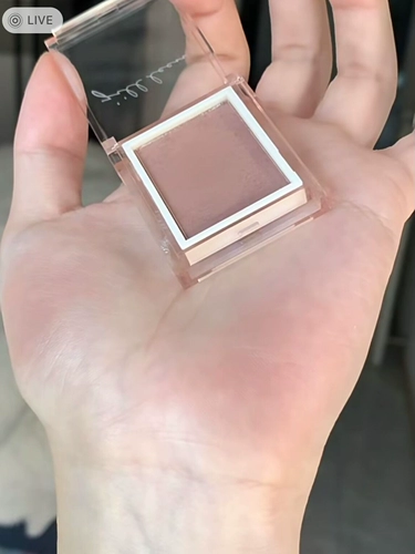 Так приятно сказать, что этот цвет способен лидеться монохромными тенью для век Джилл Леен Моти Румяна, лежащий шелковик