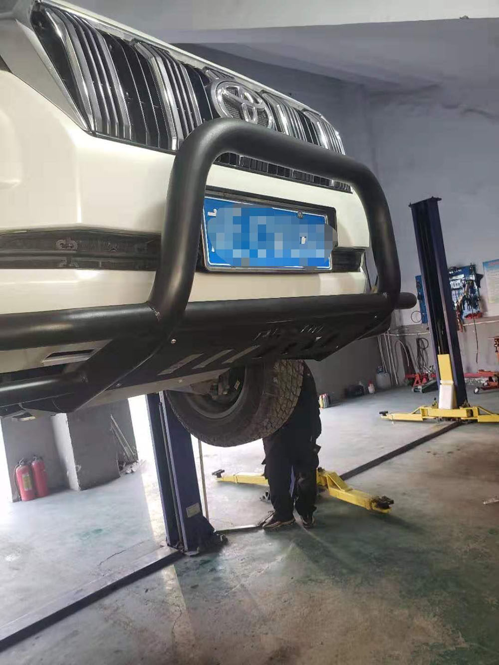 Huadian Warrior is suitable for 14-17Toyota Prado front bumper new domineering front bumper bumper