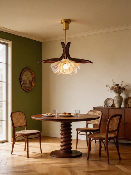 Flower Chandelier, Vintage-Style Restaurant Lamp, 2026 New Model, Retro and Elegant Petal Design, Creative Three-Head Lighting Fixture