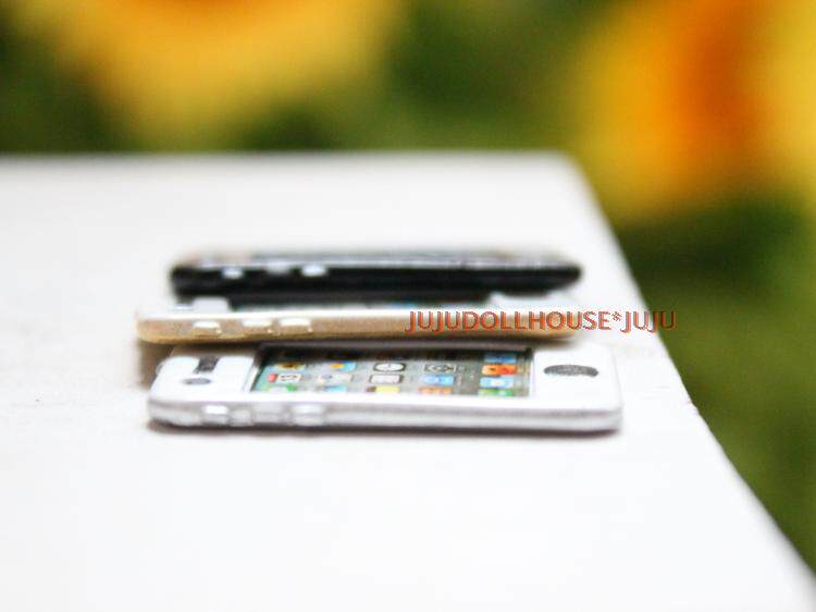 Tiny iPhone Prop for Dollhouse Stories & Blythe Scenes - Detail image 1