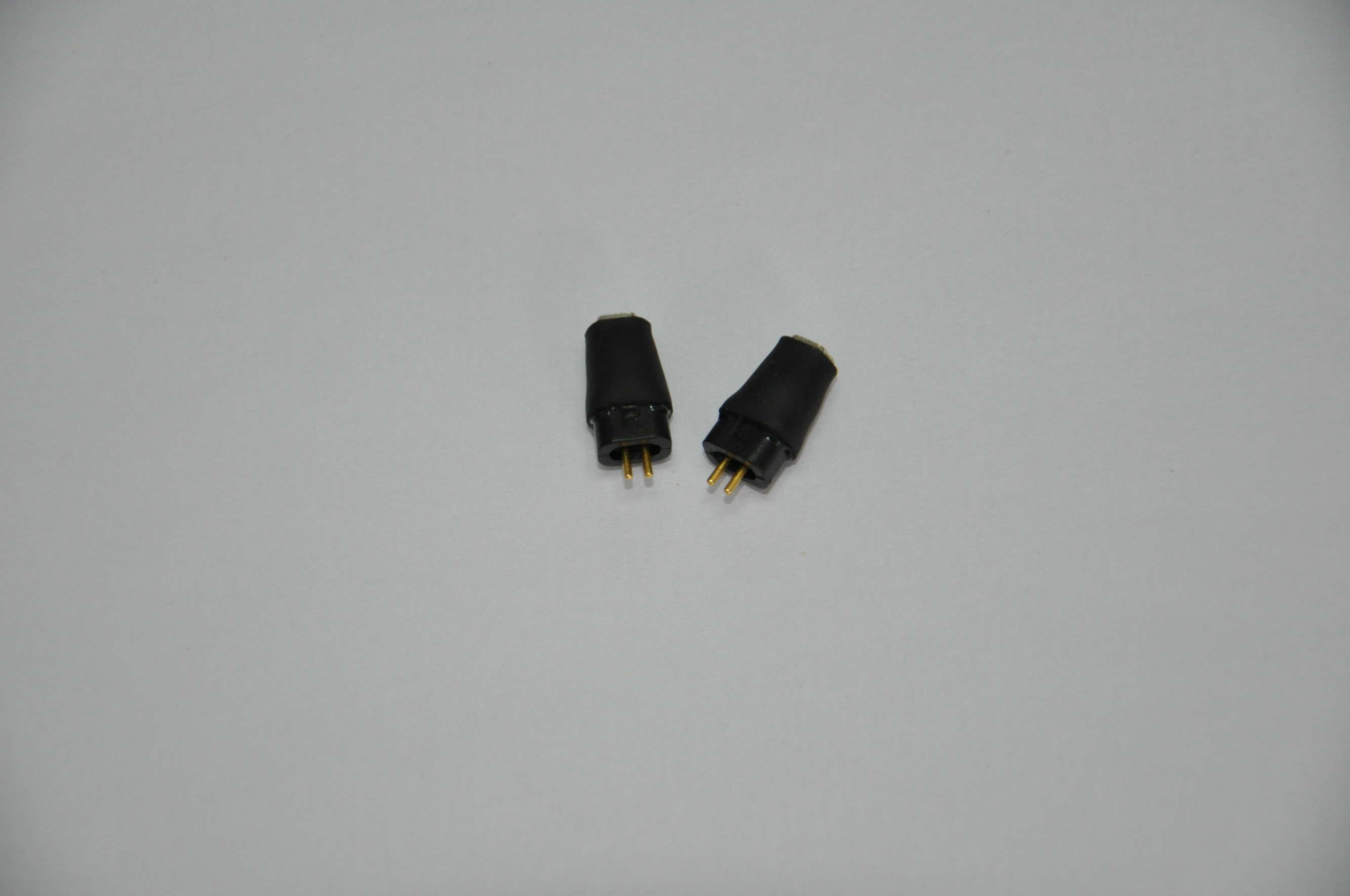 MMCX to 0 75mm Convert Small Black Clamp 0 75 to MMCX Connector