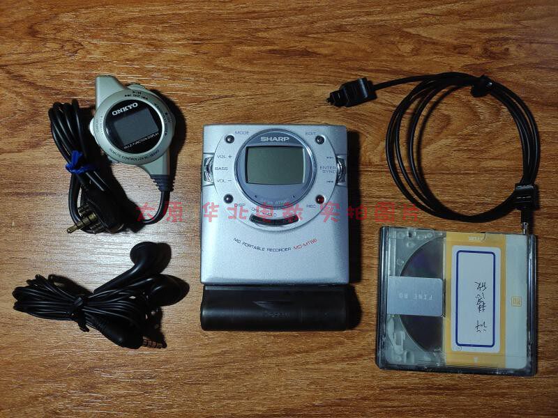 Sharp MD-MT66 record-type MD with body listening with liquid crystal backlight wire control headphone optical fiber line battery case