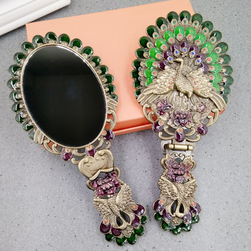 Handle mirror Beauty salon Ancient style embroidered makeup mirror Folding portable retro desktop handheld European Peacock mirror