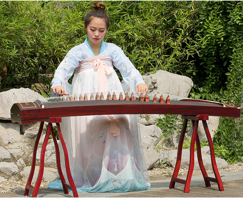 Окно из розового дерева цветок ласточка цветочный аромат_14.jpg