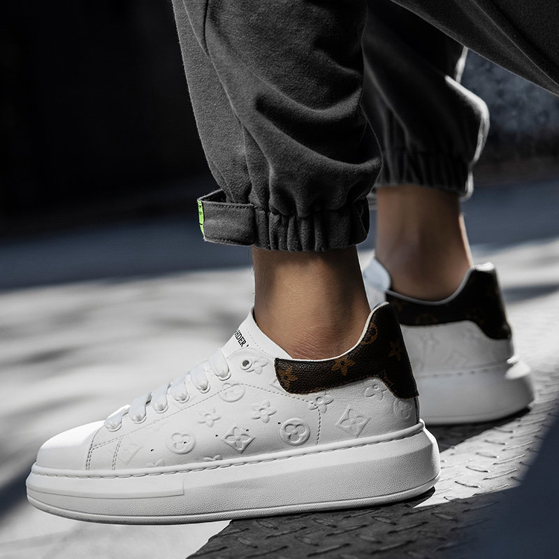 McQueen Xiao White Shoes Men's Korean Edition Current Leather Leisure Sleeping Shoes for male students with thick soles increased white slab shoes