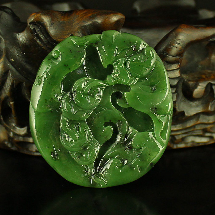 One-mouth price natural Xinjiang and Tian Yubei jade finely carved pendant pendant sending certificate 