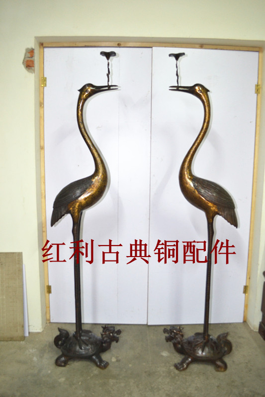 (Bonus antique copper accessories) A ​​pair of pure copper copper tortoise crane candlestick copper dragon tortoise crane dominates ornaments