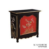 Красная рука на черном фоне