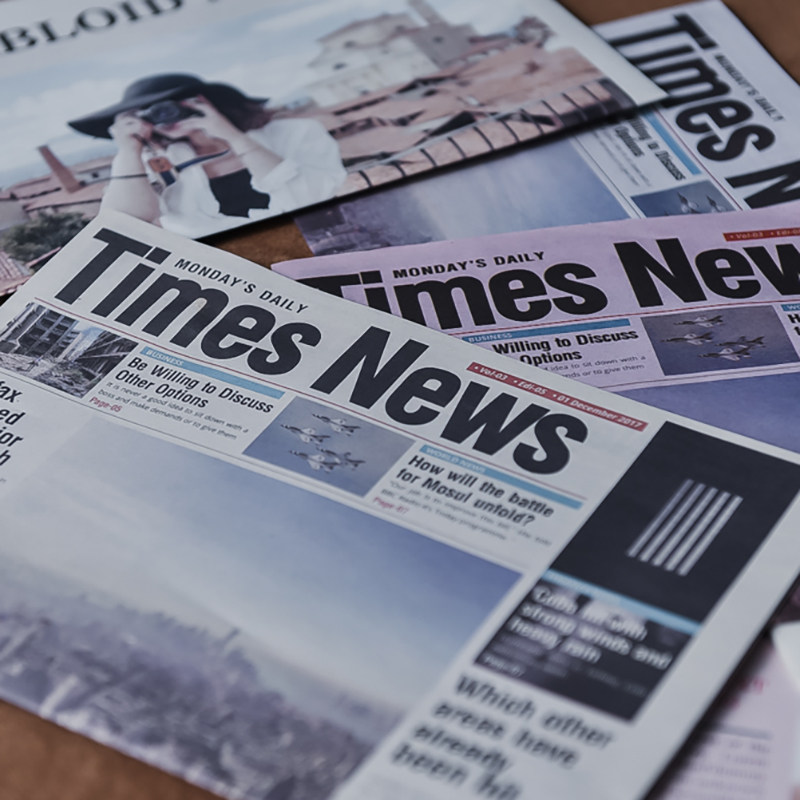 Retro English newspaper props INS wind coffee shooting English photo newspaper English photo road Newspaper master