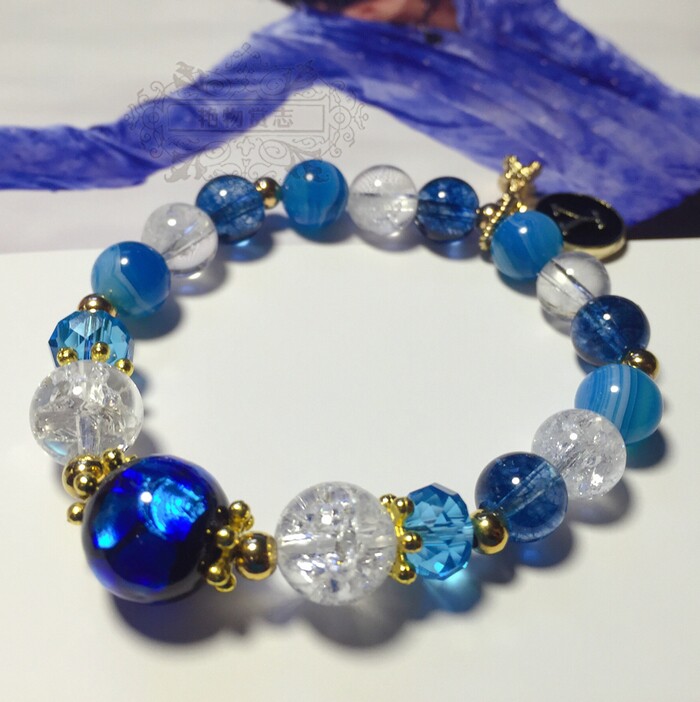 Down the knot strings Paris walks with the same hand alchemo vine-derived perimeter