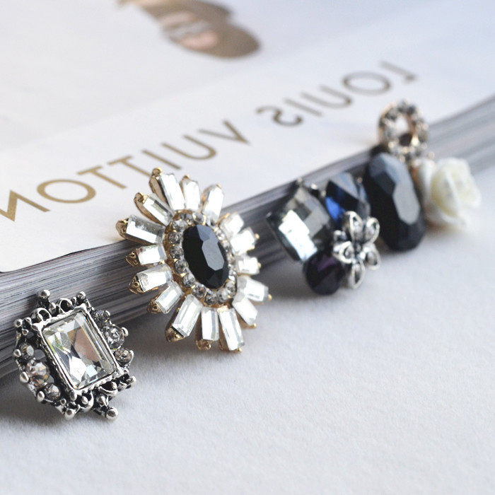 Retro Alloy Small Accessories Floral Disc Buckle Resin Flowers Black Gem Water Drill Hair Accessories Clothes Personality DIY Materials