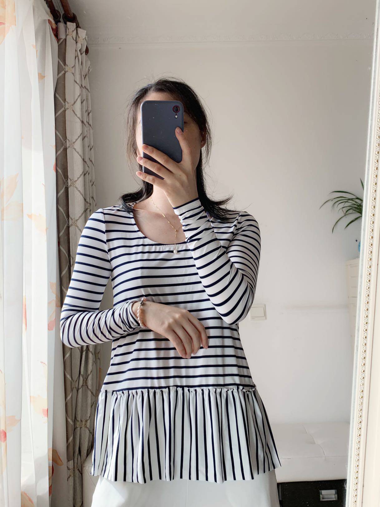 FN silky texture, blue and white pinstripes, lotus leaf hem, long-sleeved T-shirt, small size