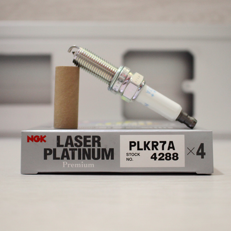 NGK4288 double platinum spark plug PLKR7A suitable for Mercedes C-class E-class R-class nozzle