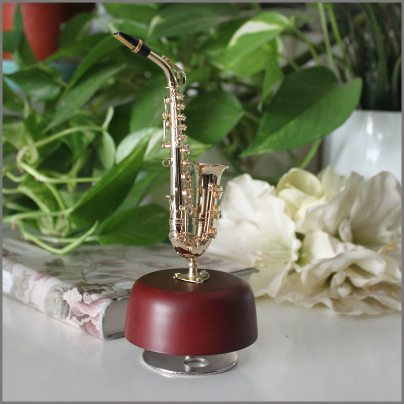 Mini Saxophone Music Rotary Model Music Box Desktop Swing Wooden Swing Accessories