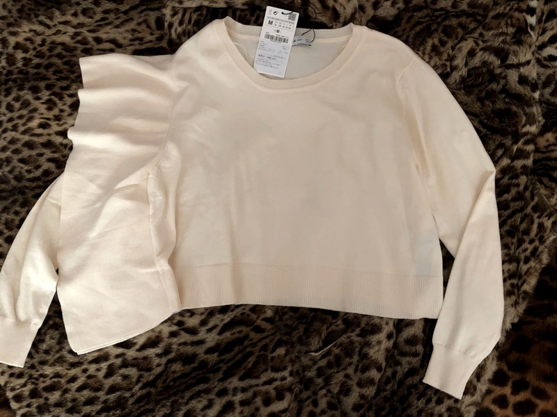 Selling Brand New Authentic Zara Knit Sweater, Size M, at Half Price Selling Brand New Authentic Zara Knit Sweater, Size M, at Half Price