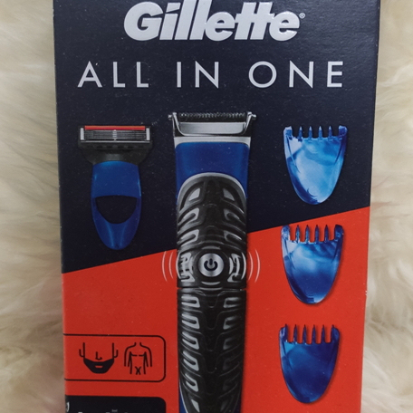 New Gillette Fusion Proglide Styler Razor New Gillette Fusion Proglide Styler Razor