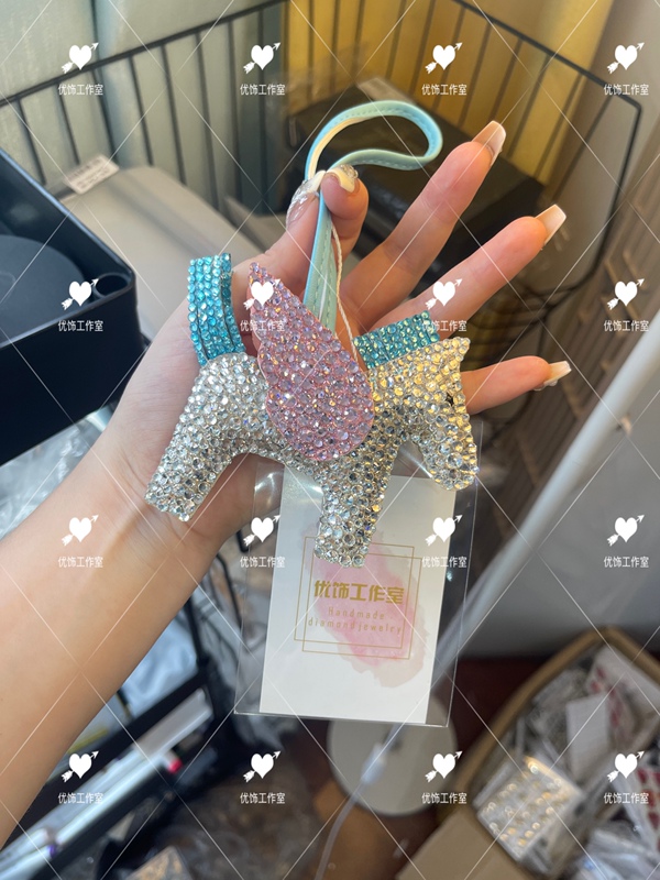 Keychain Pendant with Rhinestones, Angel, Little Flying Horse, Women's Bag Decoration, DIY Rhinestone-Studded Dog, Car-Mounted Year of the Horse Decoration