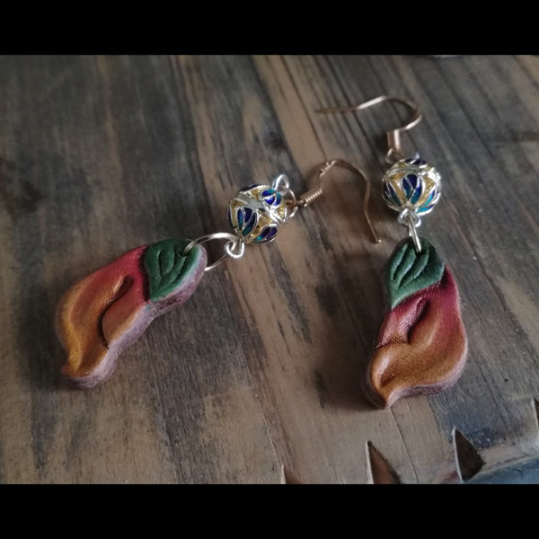 Handmade Tanning High-end Leather with ordered Bull Leather Sculpture Flower New Jewelry Cairolan Woman earthen earthen pendant