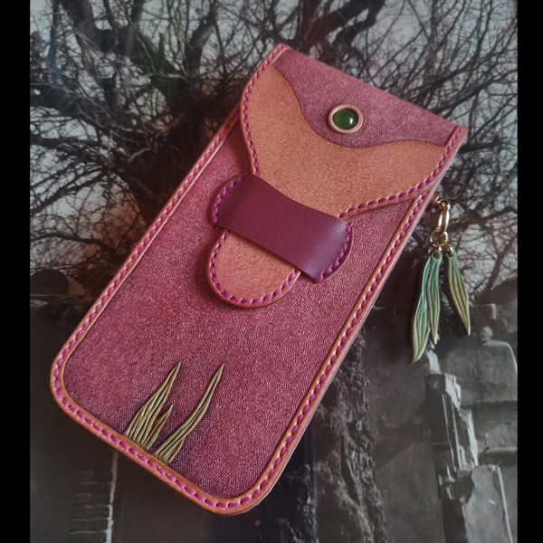 Handmade Leather Goods Custom Leather Carved Painted Iris Women's High-end Mobile Phone Protective Leather Case Storage Clutch