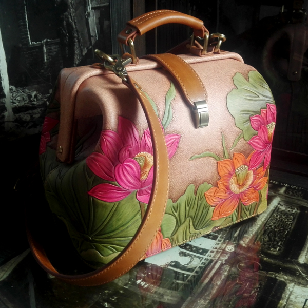 Handmade genuine leather men's bags and women's bags custom-made leather carving painted cowhide women's hand carry messenger doctor bag