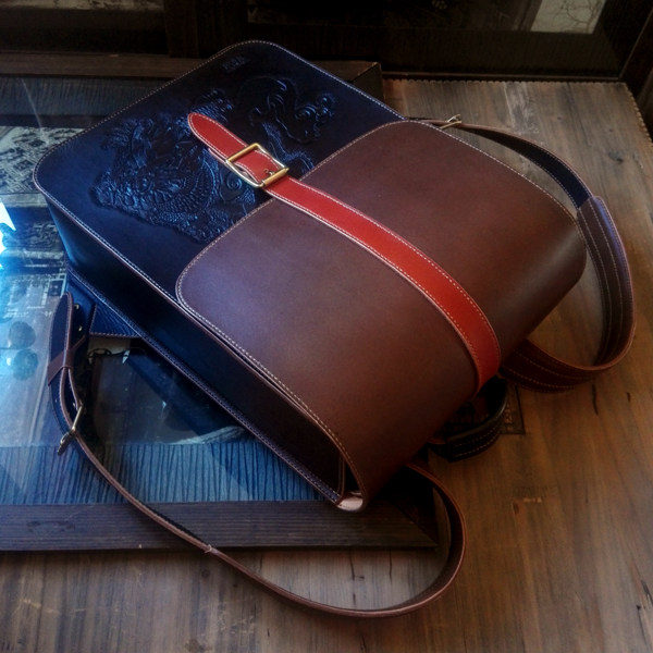 Handmade Cow Leather Men's Bags Women's Bags Tailor-made Tannic Bull Leather Black Engraved Dragon Tato Men's Double Shoulder Bag