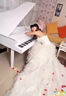 Photo studio photography wedding props Piano studio auxiliary wedding props 1 5-meter simulation piano with stool
