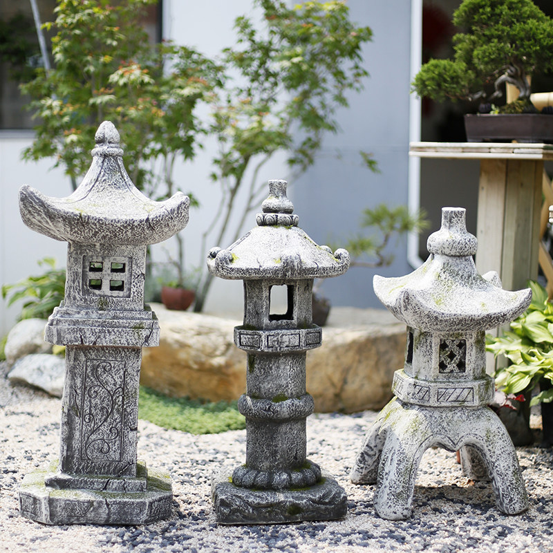 Creative Japanese outdoor courtyard decoration of new Chinese solar lighthouse landing balcony garden layout retro