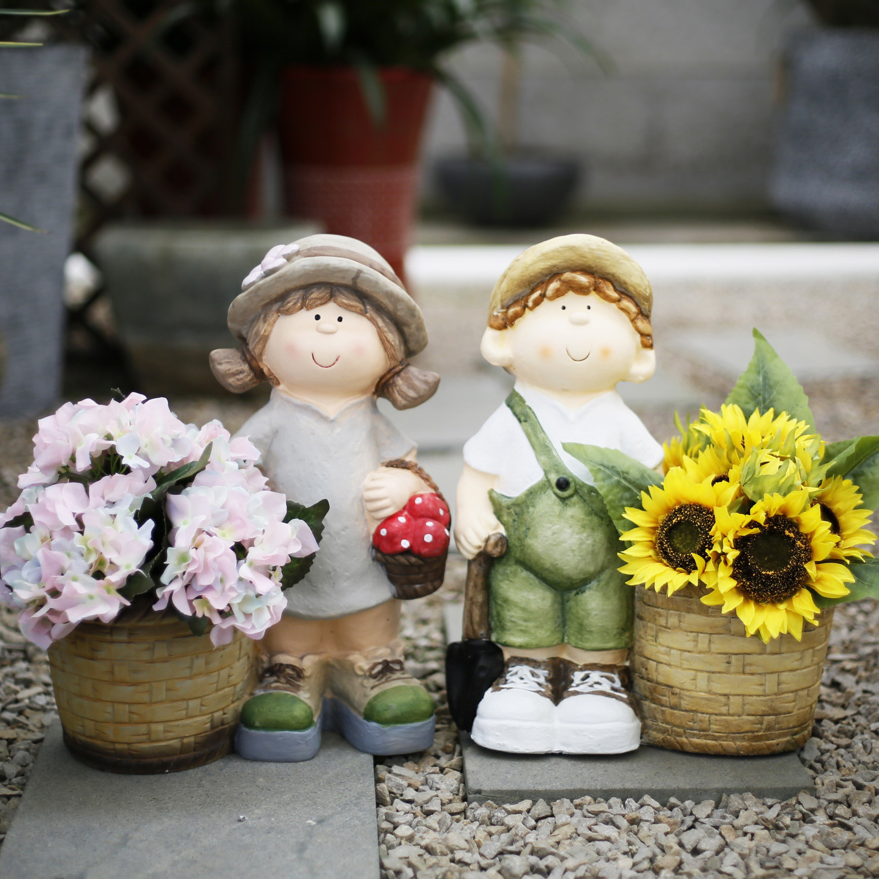 Lovely flower pot European-style creative personality cartoon garden decorated outdoor patio balcony arranged on ground swing piece big