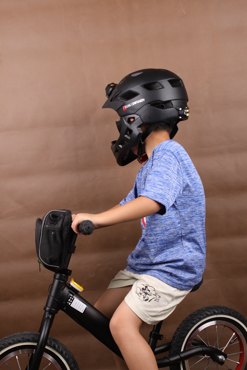 xe thăng bằng bike 8 CYCLINGCOMPANION gửi đồ bảo hộ với ánh sáng trẻ em trượt xe mũ bảo hiểm cân bằng mũ bảo hiểm xe cằm bảo vệ đầy đủ mặt mũ bảo hiểm - Smart Scooter 	xe thăng bằng strider pro