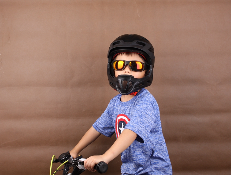 xe thăng bằng bike 8 CYCLINGCOMPANION gửi đồ bảo hộ với ánh sáng trẻ em trượt xe mũ bảo hiểm cân bằng mũ bảo hiểm xe cằm bảo vệ đầy đủ mặt mũ bảo hiểm - Smart Scooter 	xe thăng bằng strider pro