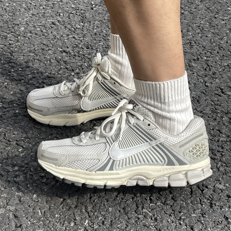 Nike/Nike Zoom Vomero 5 Low-Top Lace-Up Sports Shoes for Men and Women with Built-In Air Cushion Running Shoes Hf0731