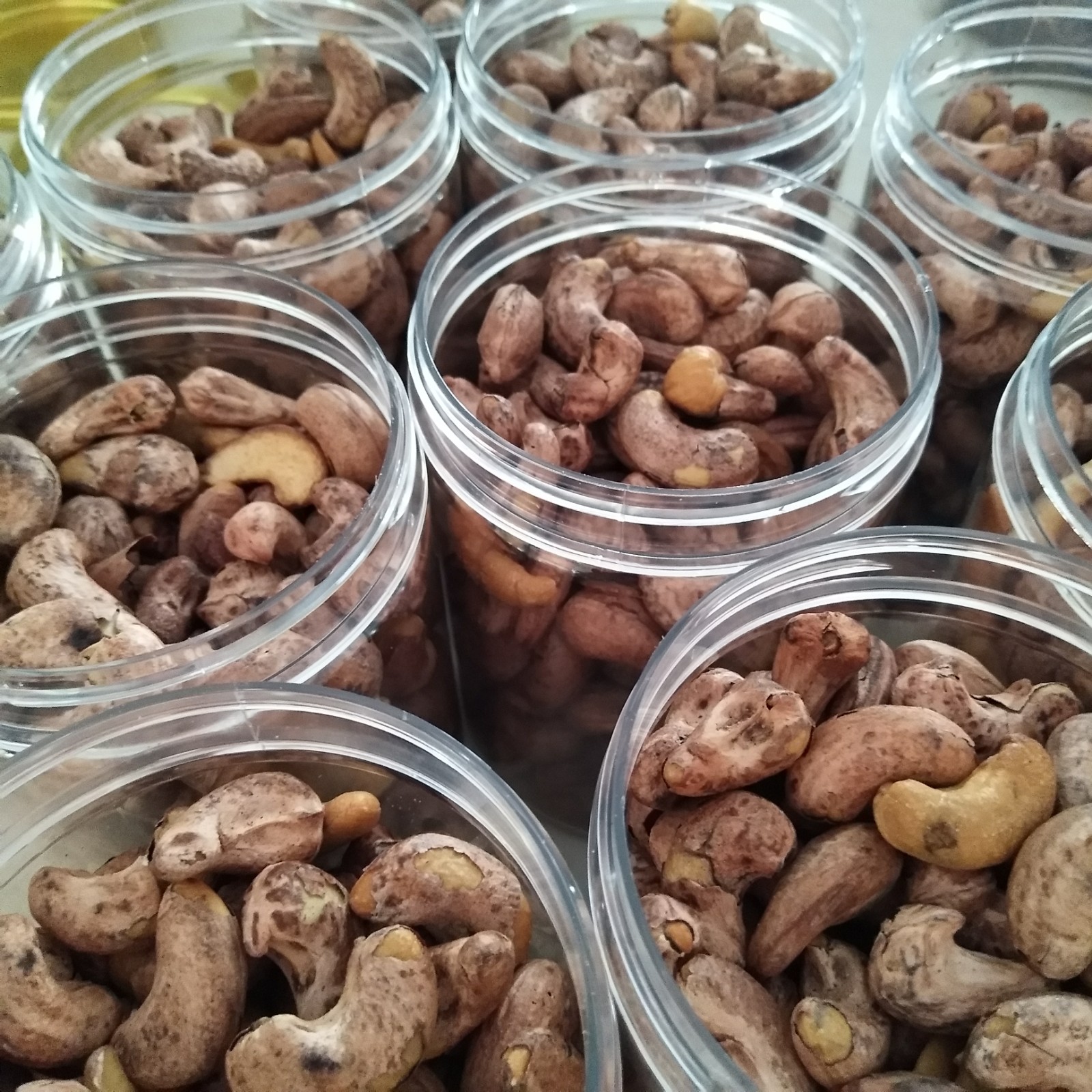 New Vietnamese tiger skin cashew nuts with clothing cashew nuts original flavor 250g*2 canned nuts meat snacks specialty fried goods