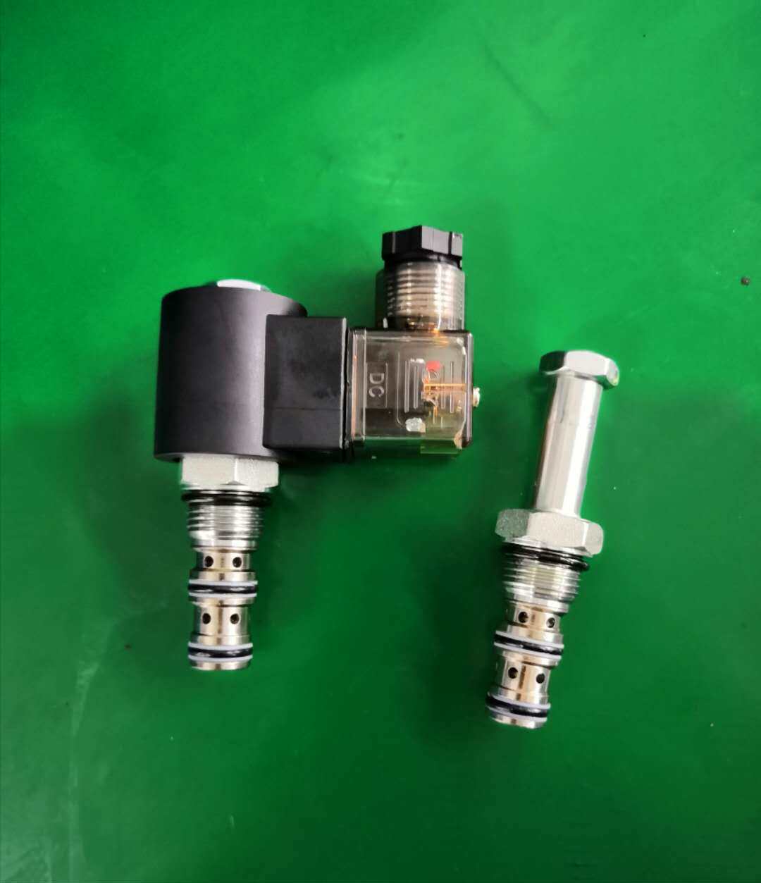 DHF08S-231 DHF08S-231 SV08-31 hydraulic threaded plug-in valve Two-way three-way electromagnetic directional valve hydraulic station